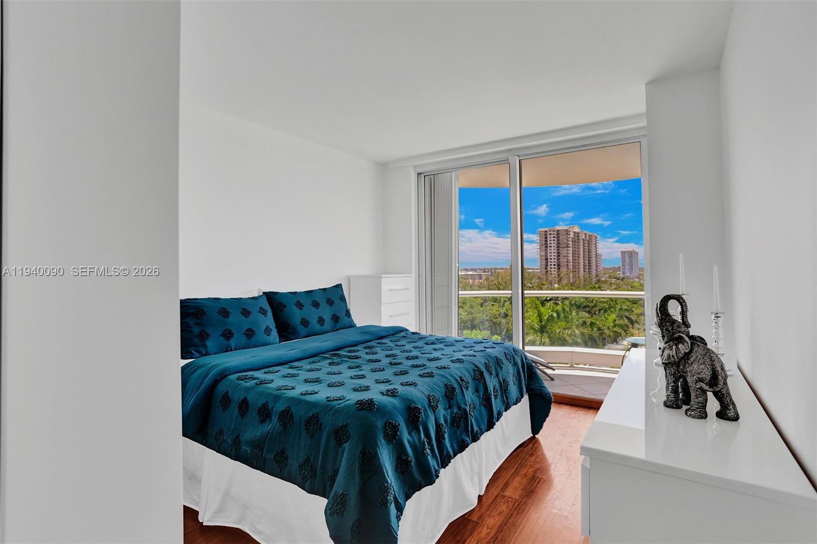 7000 Island Blvd # 808