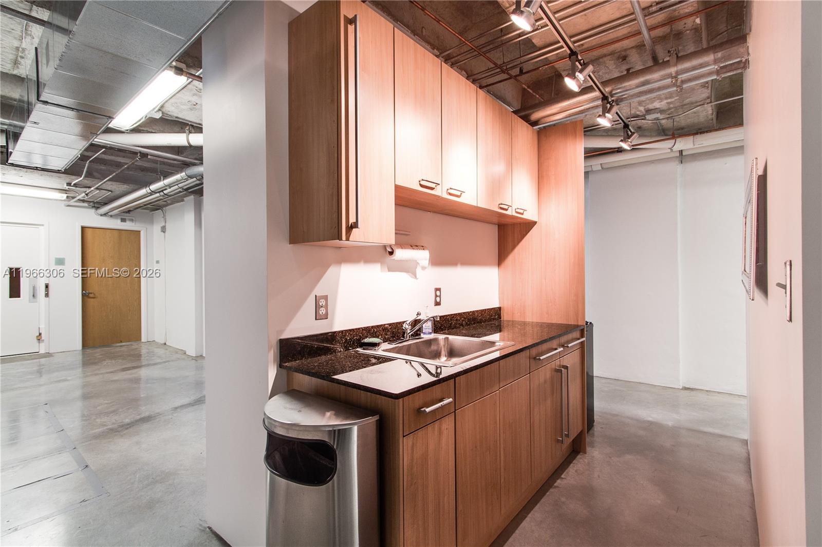 8101 Biscayne Blvd # 613 Unit: R-613