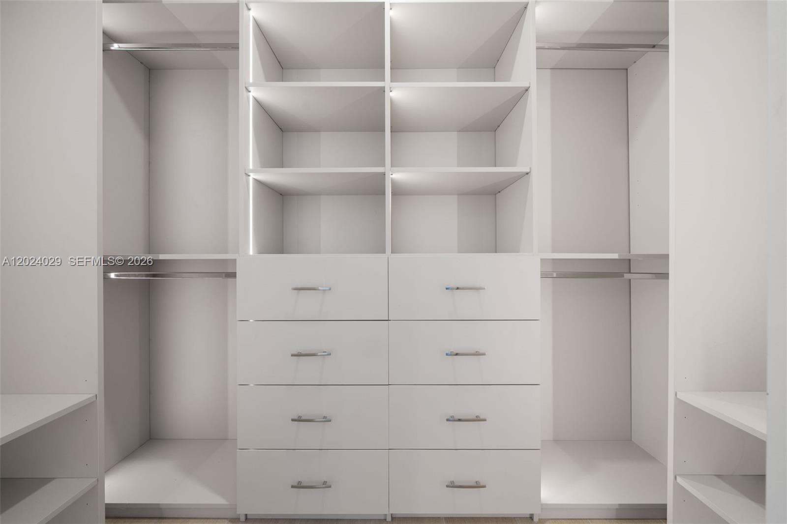 700 NE 24th St Unit: PH6005