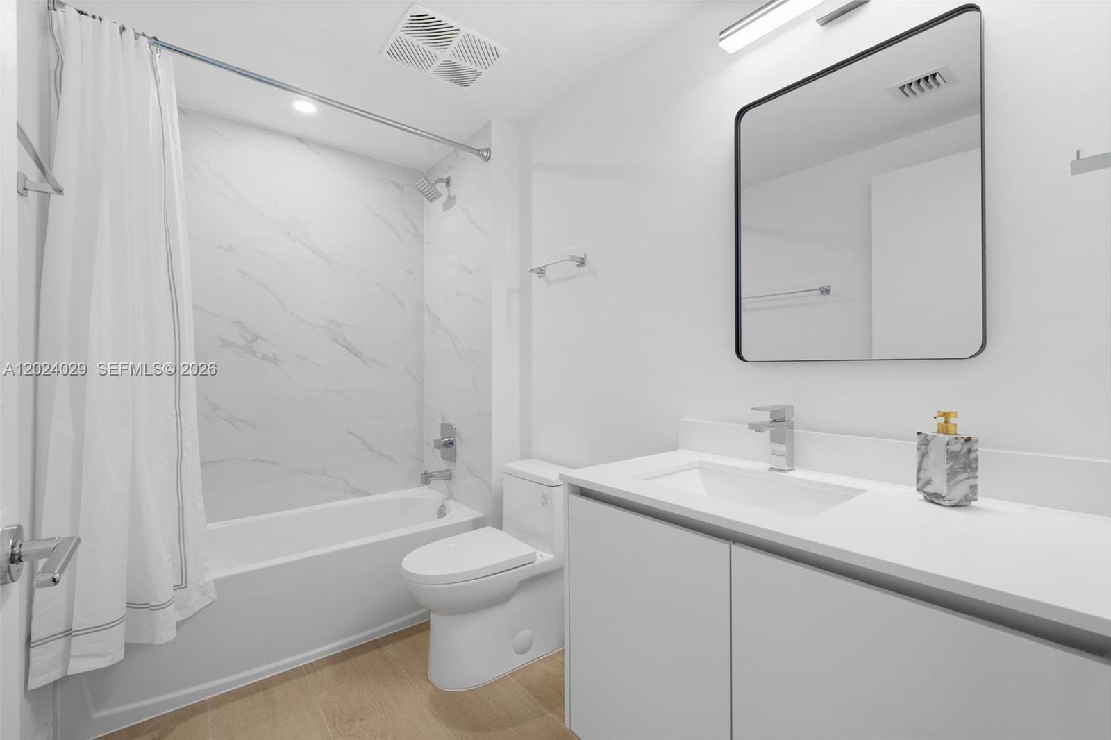 700 NE 24th St Unit: PH6005