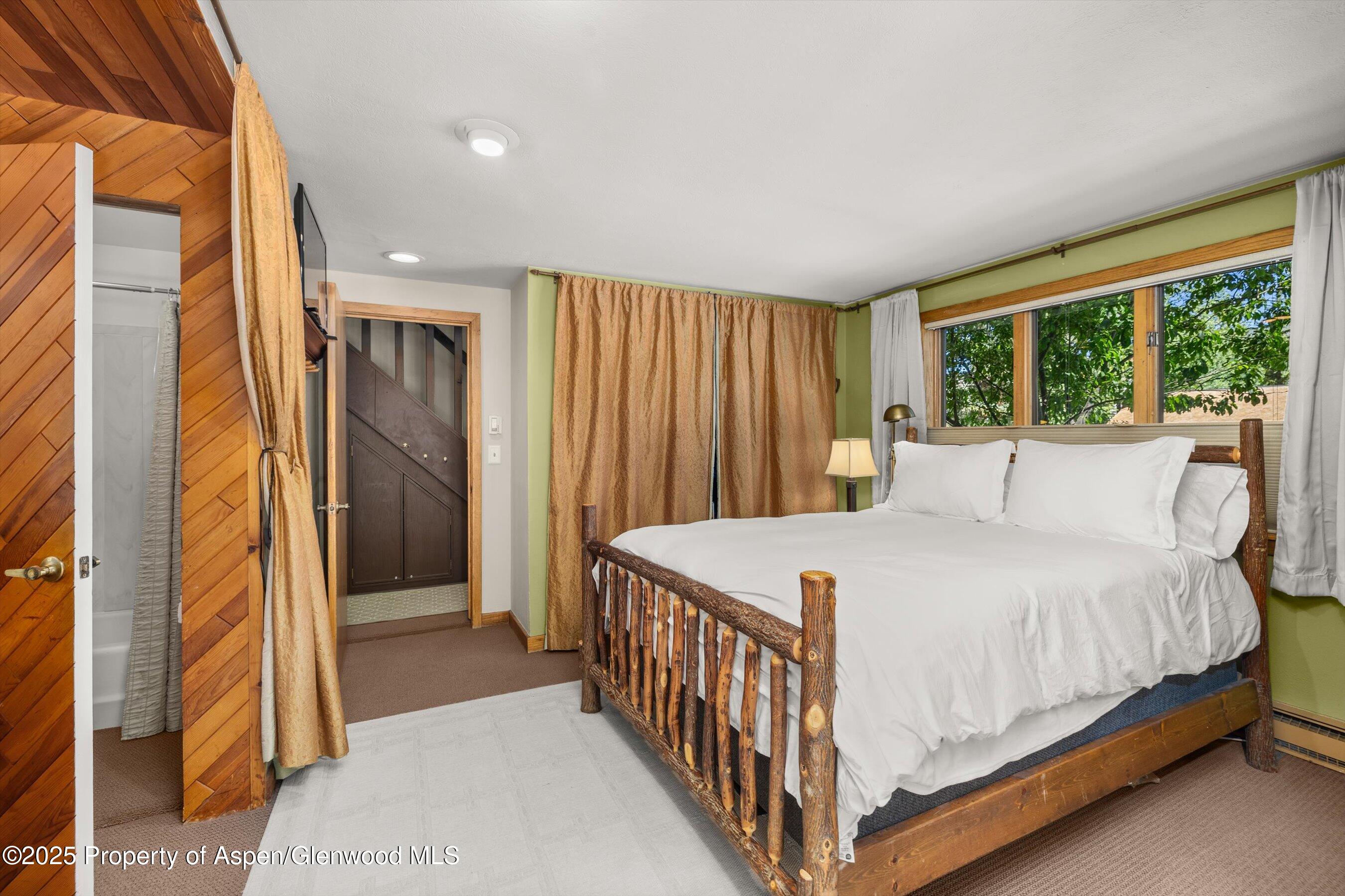 125 E Hyman Avenue, 1A