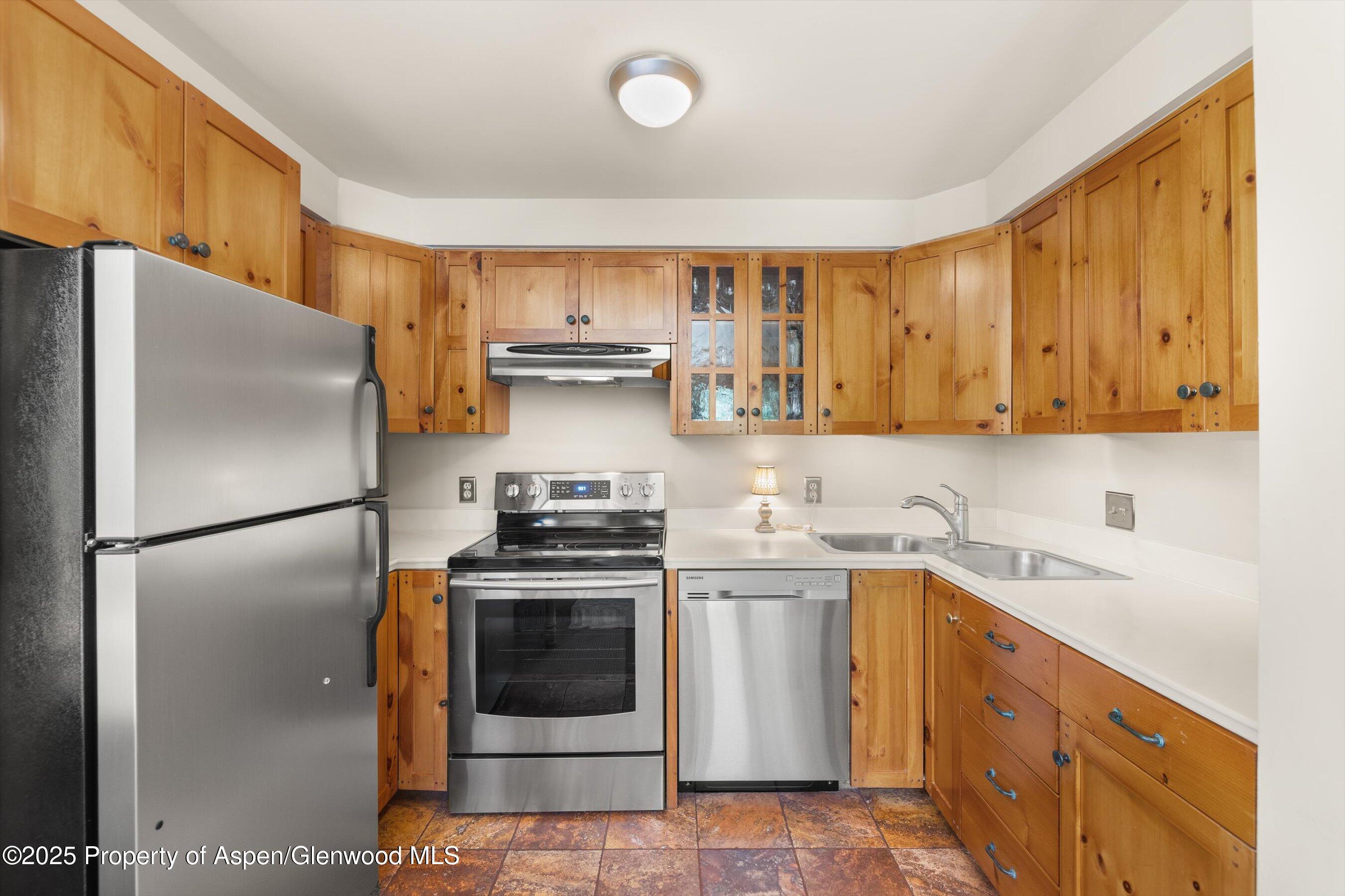 125 E Hyman Avenue, 1A