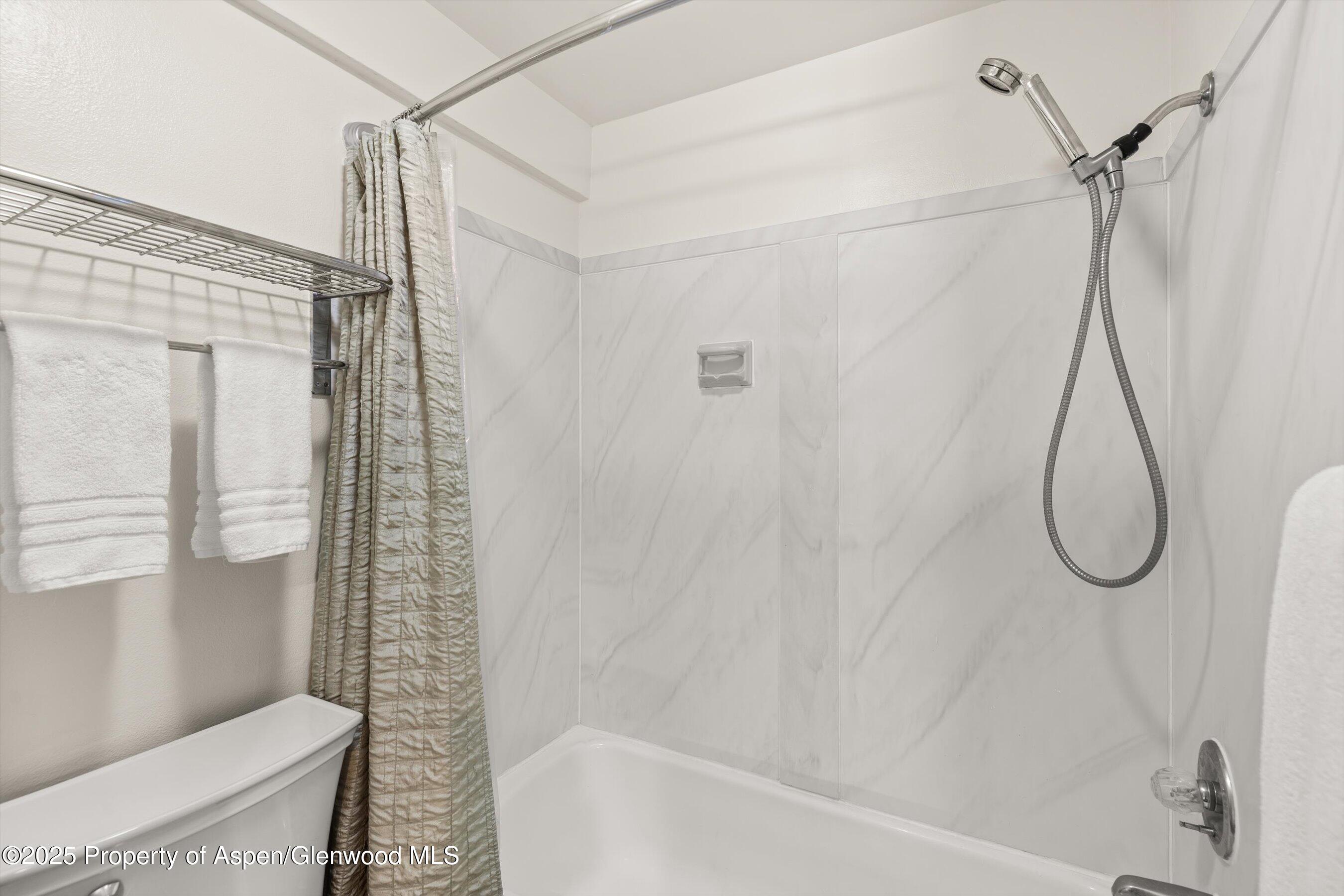 125 E Hyman Avenue, 1A