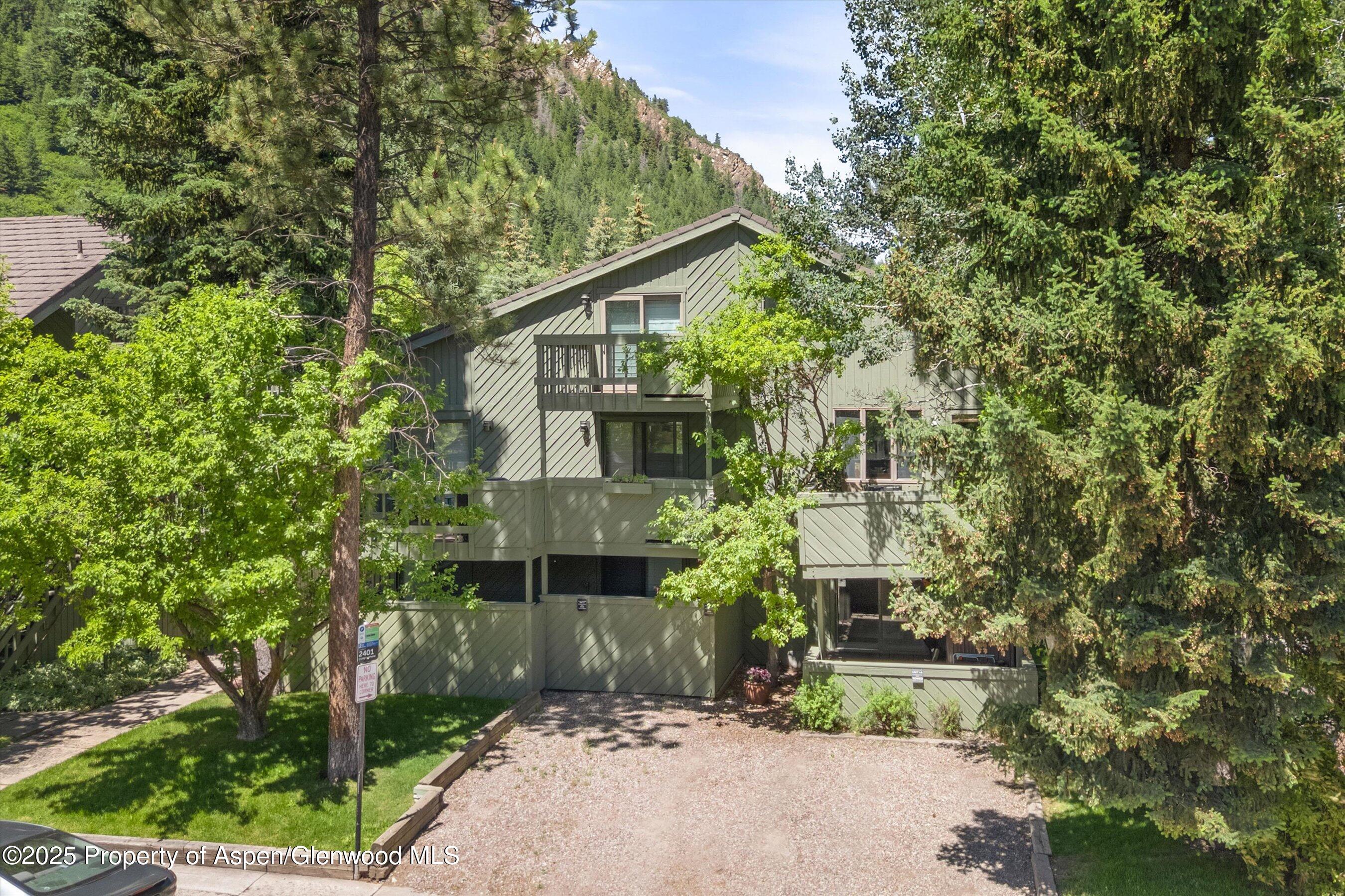 125 E Hyman Avenue, 1A