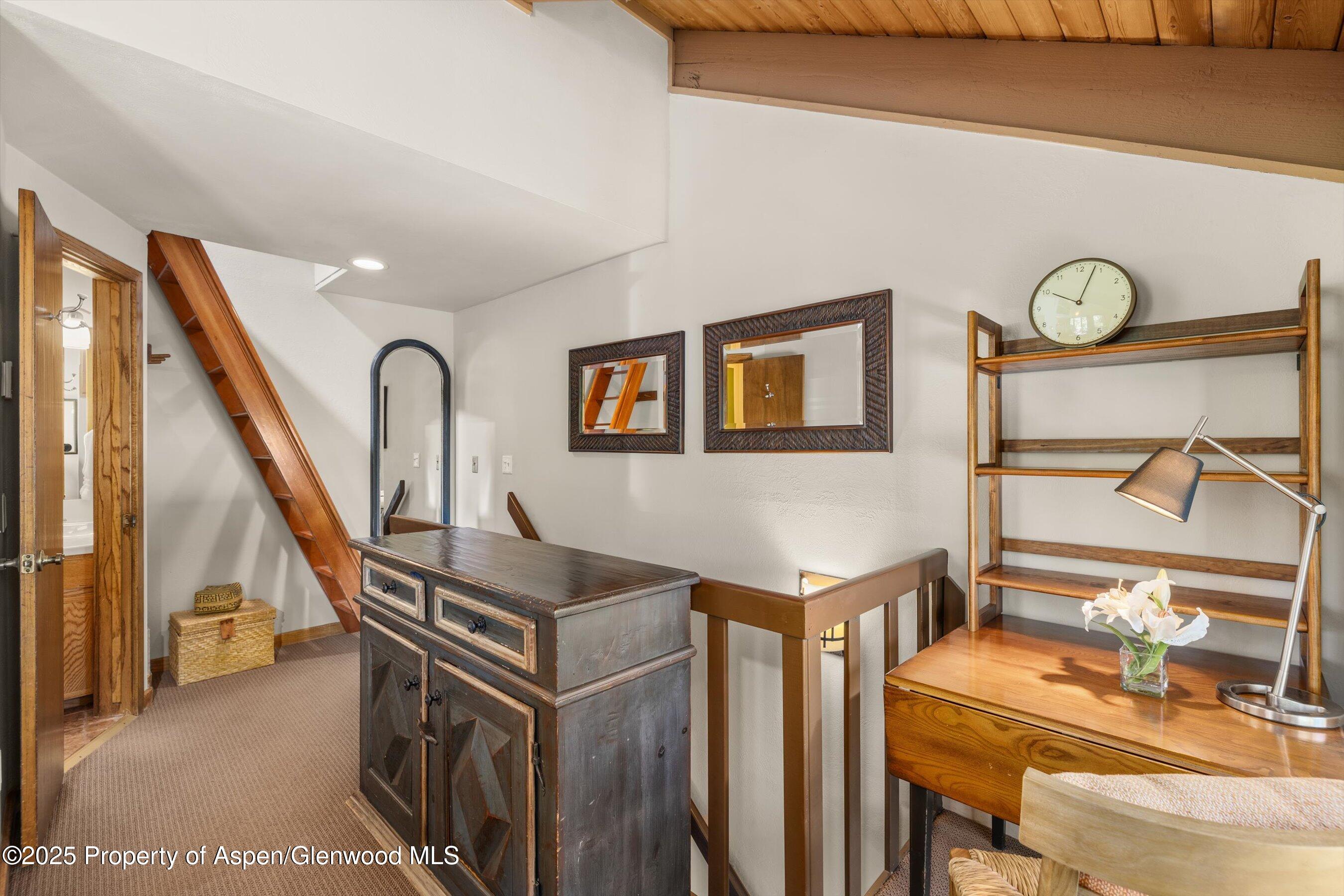125 E Hyman Avenue, 1A