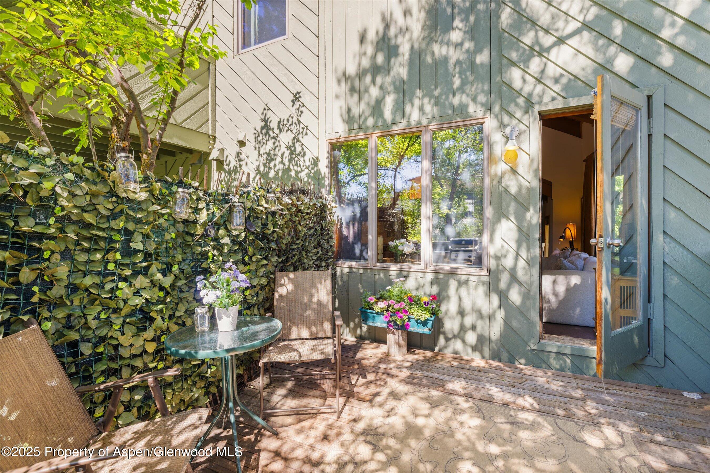 125 E Hyman Avenue, 1A
