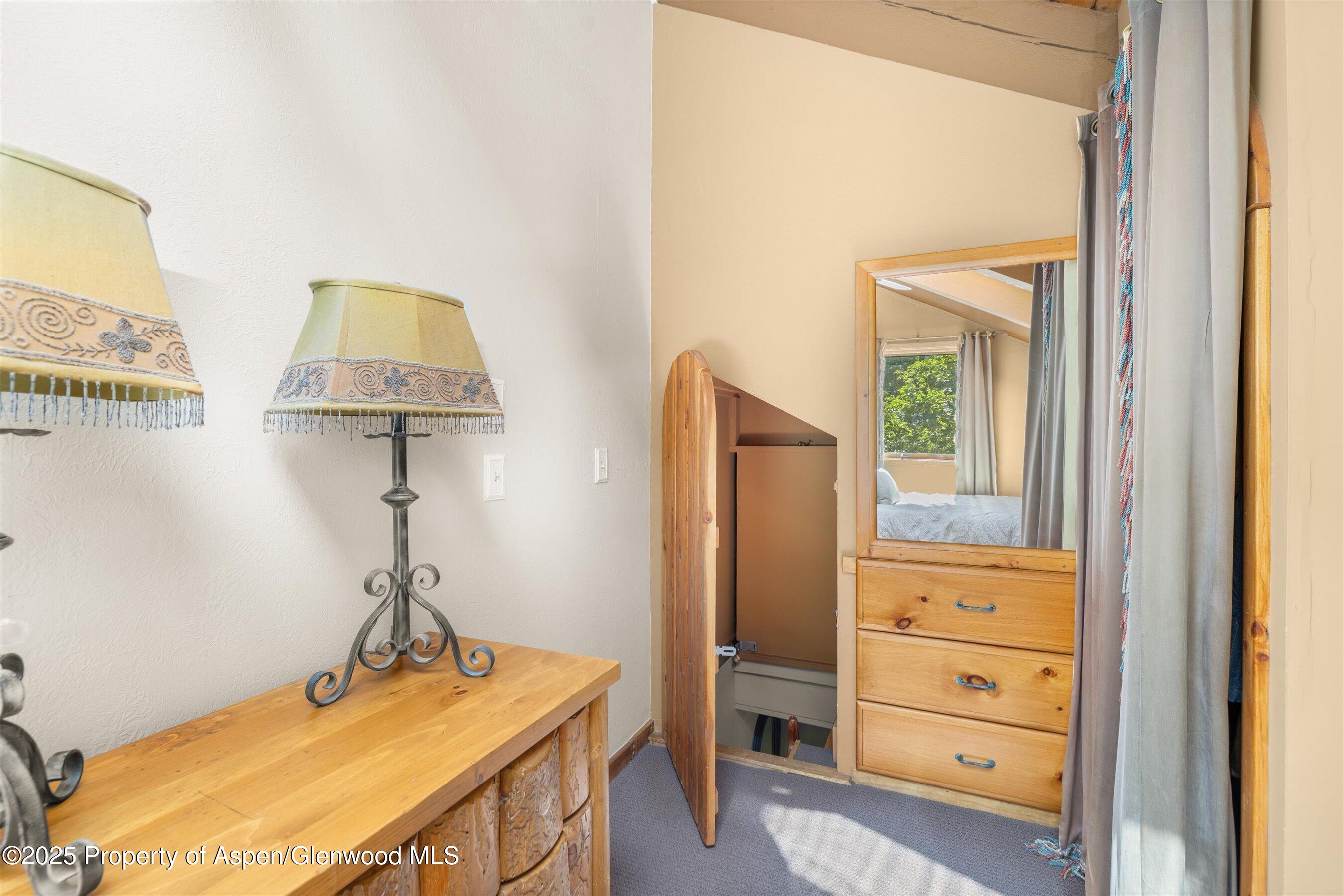 125 E Hyman Avenue, 1A