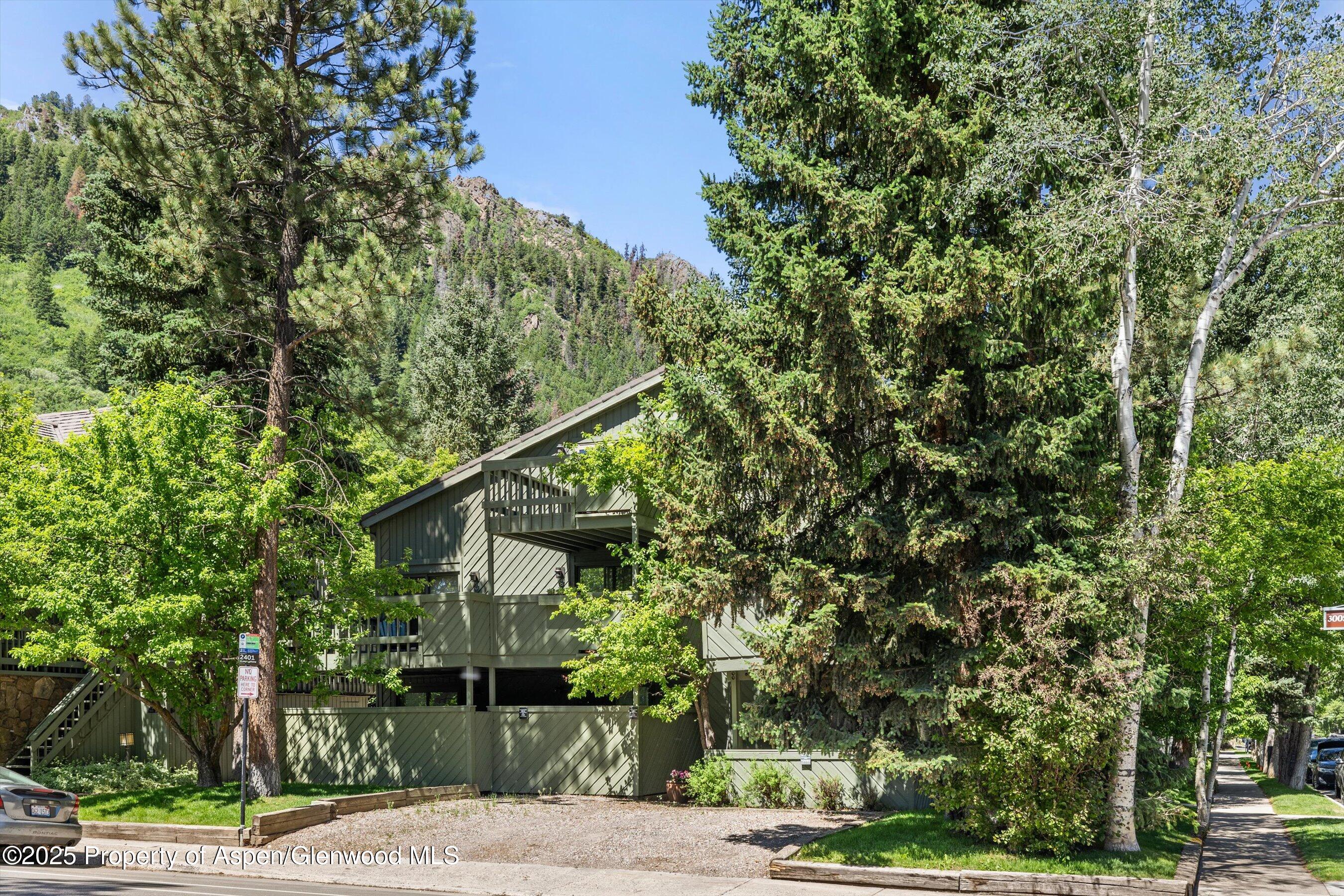 125 E Hyman Avenue, 1A