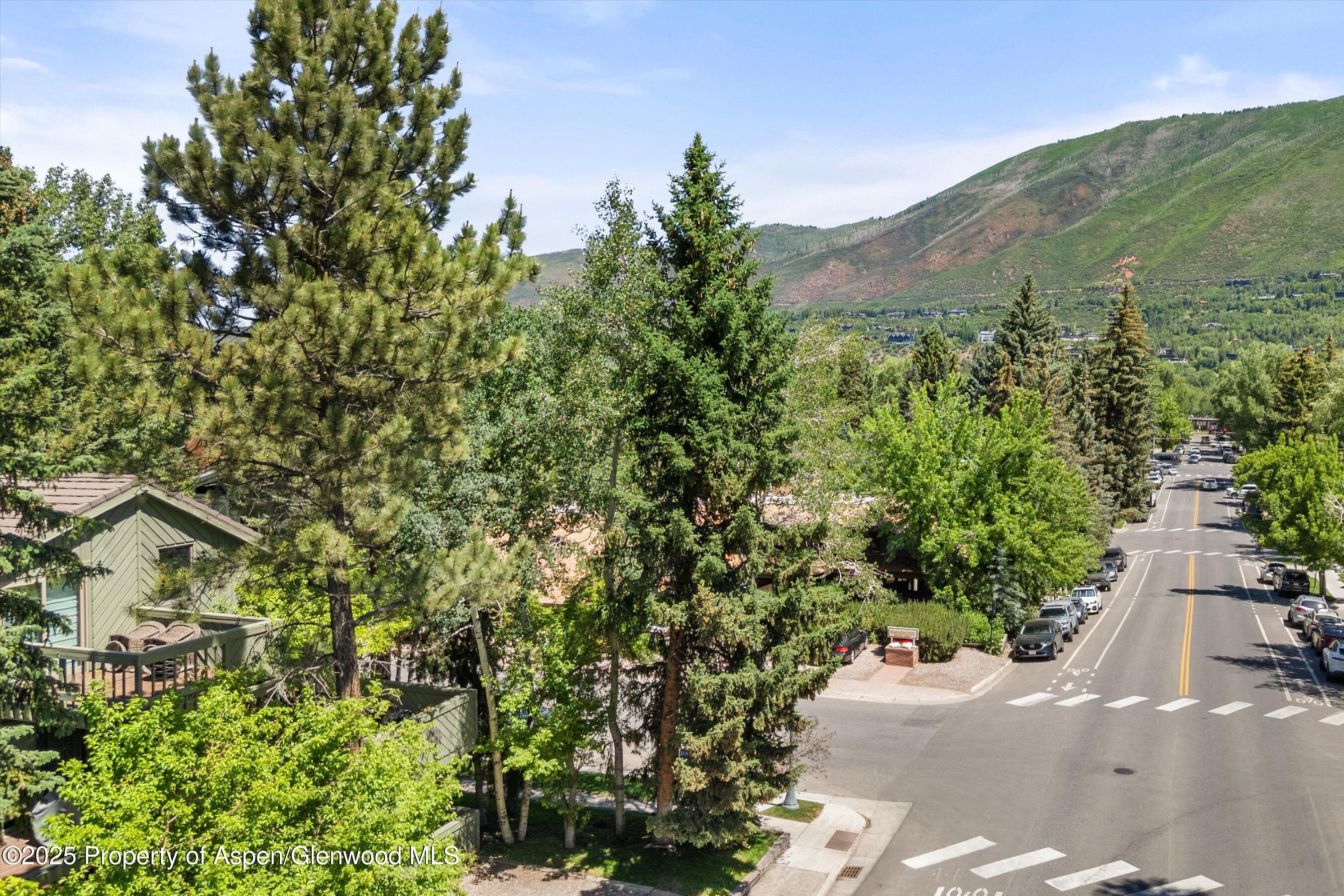 125 E Hyman Avenue, 1A