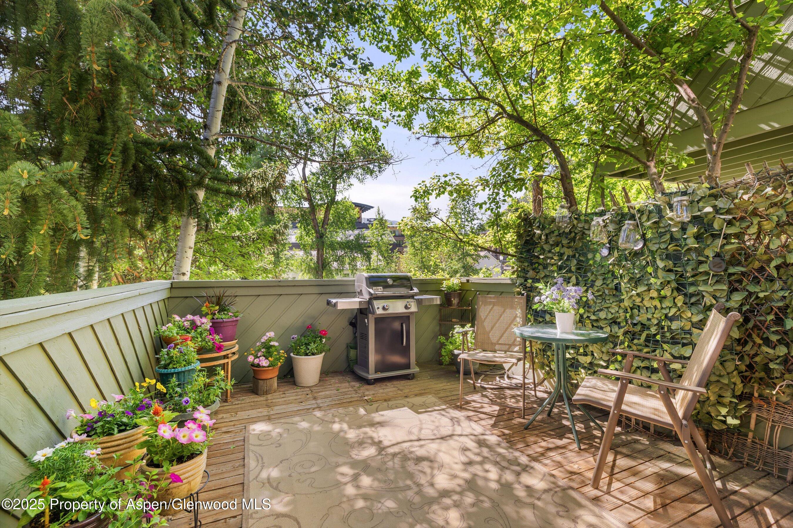 125 E Hyman Avenue, 1A
