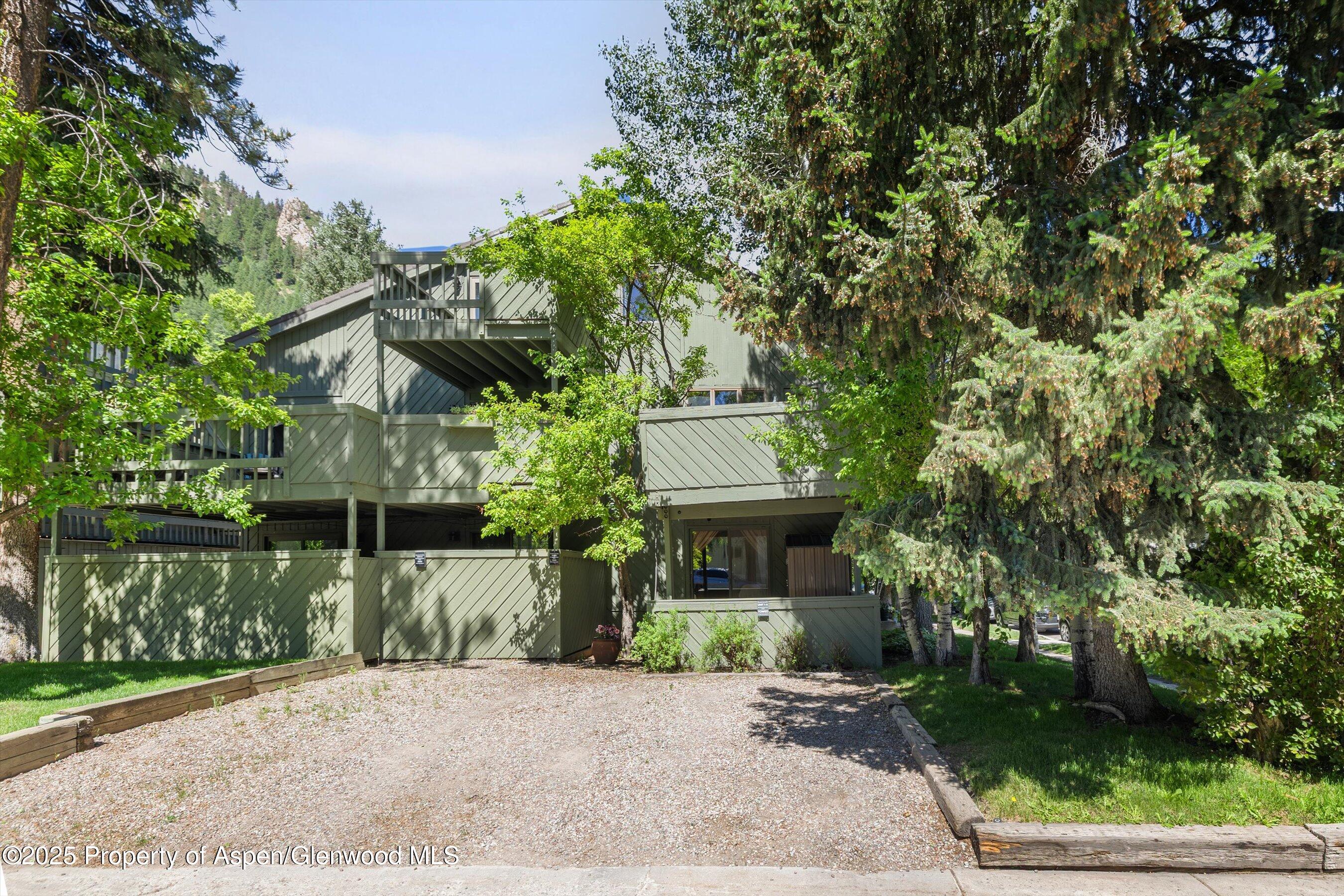 125 E Hyman Avenue, 1A