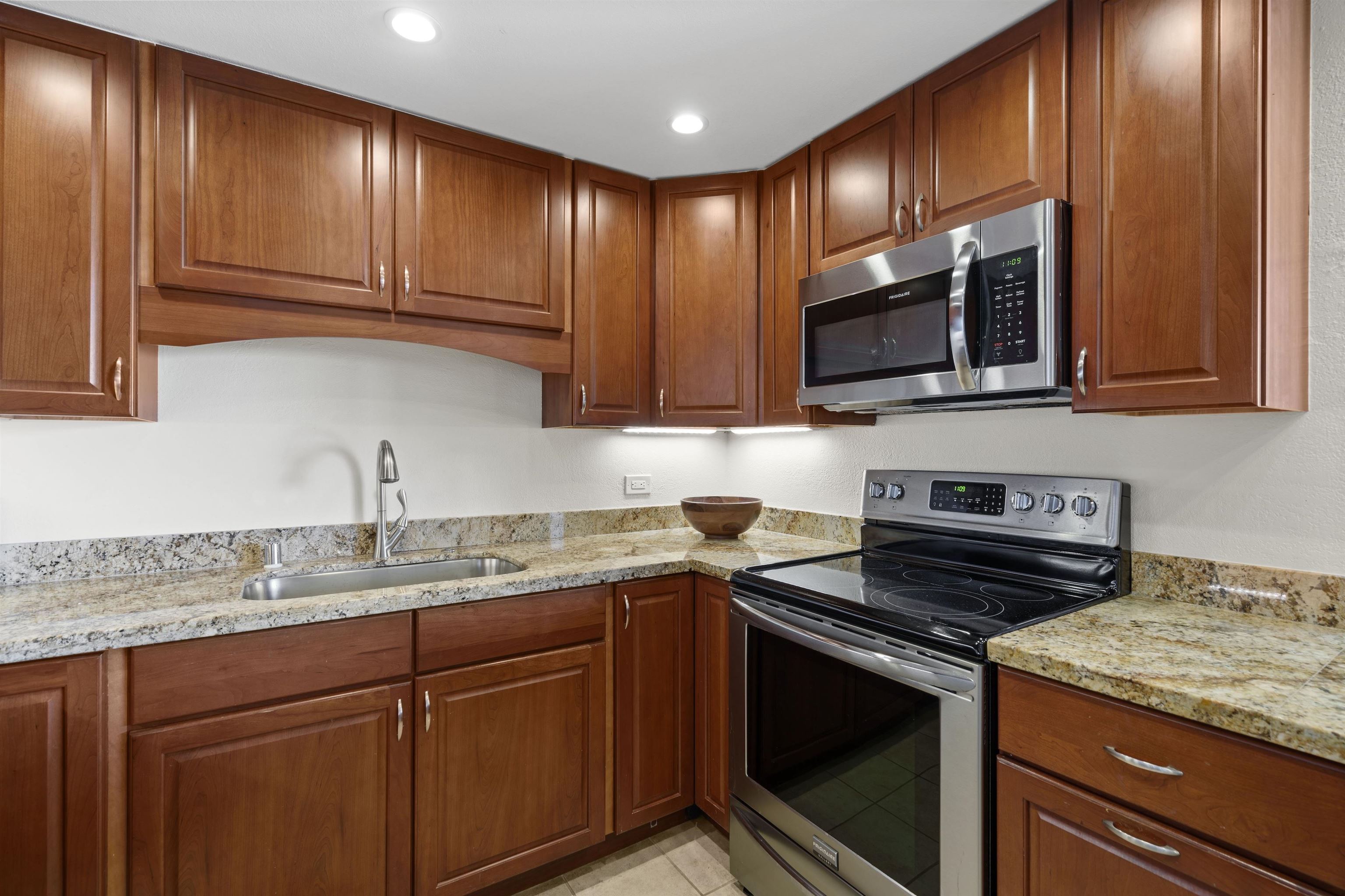 3445 Lower Honoapiilani Rd Unit: 204