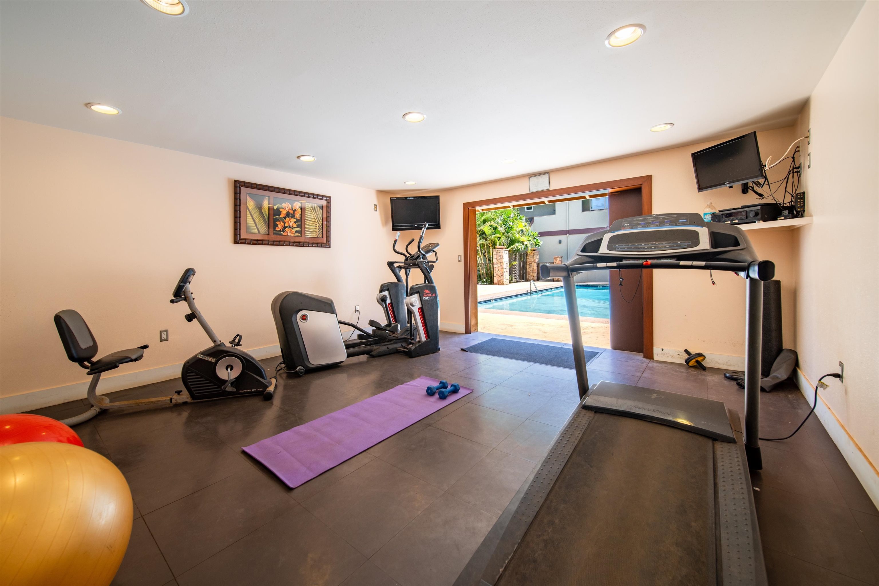 3708 LOWER HONOAPIILANI Rd Unit: E20