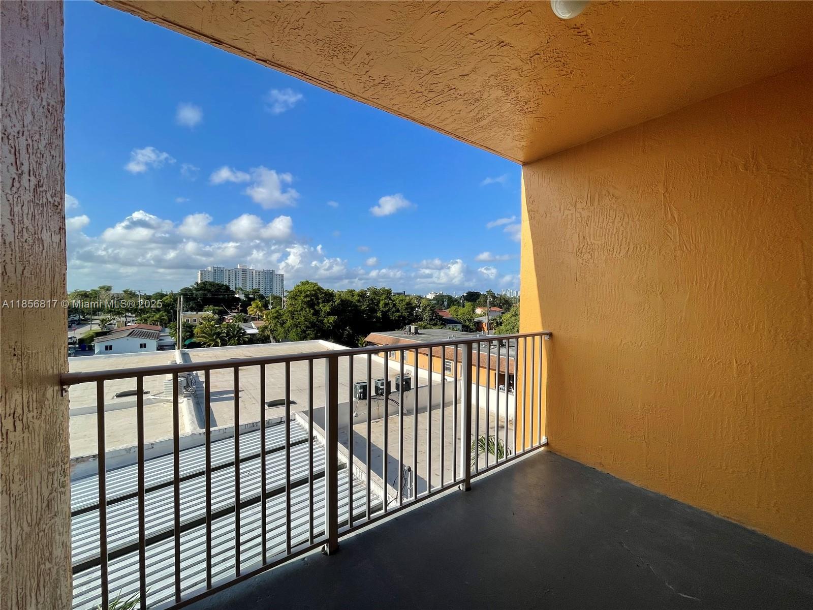 2441 SW 31st Ave # 302