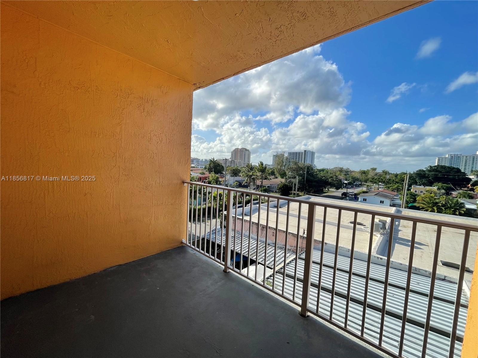 2441 SW 31st Ave # 302