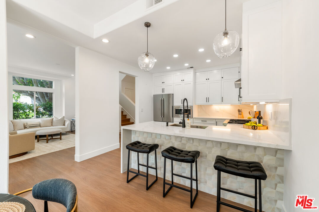 6453 Zuma View Pl Unit: 123
