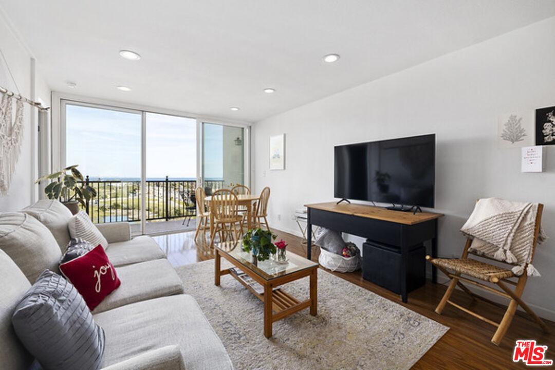 23901 Civic Center Way Unit: 372