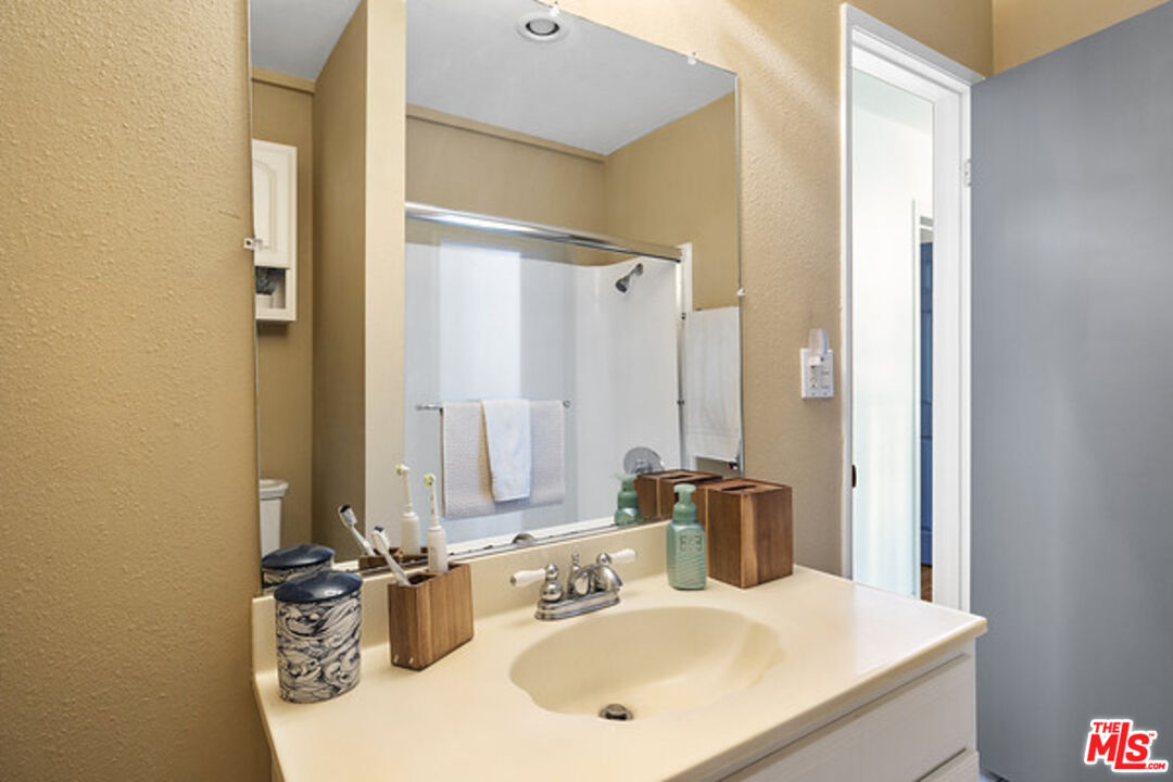 23901 Civic Center Way Unit: 372