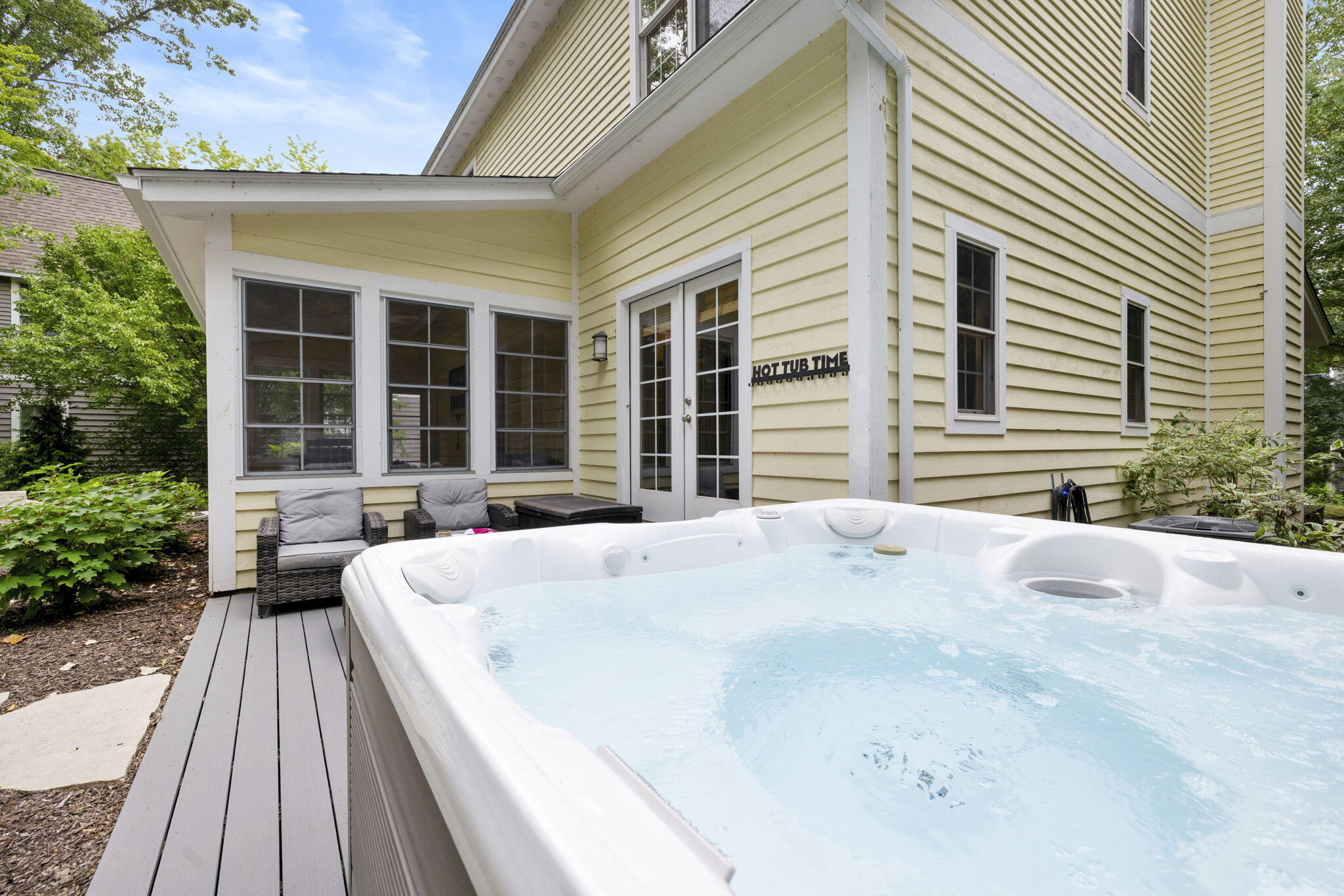 9912 Cottage Lane