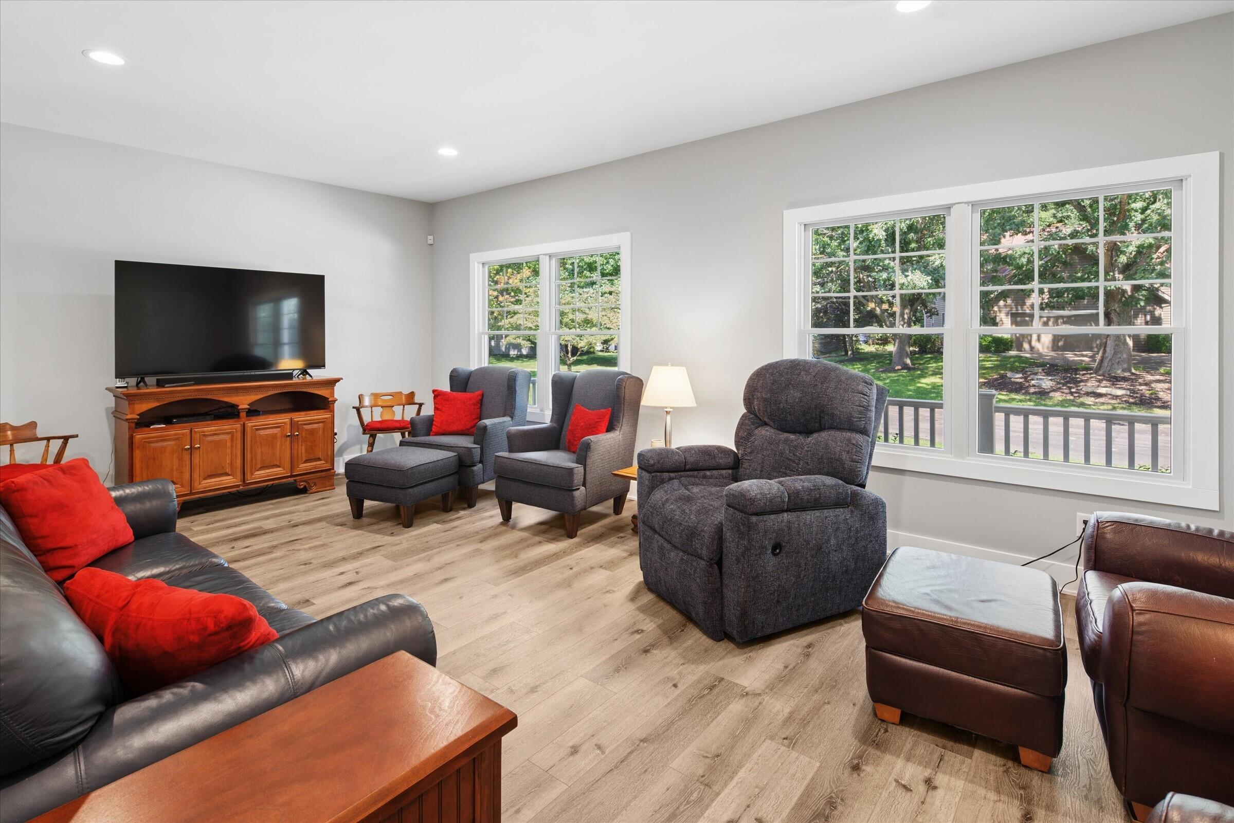 556 N Shore Drive 14