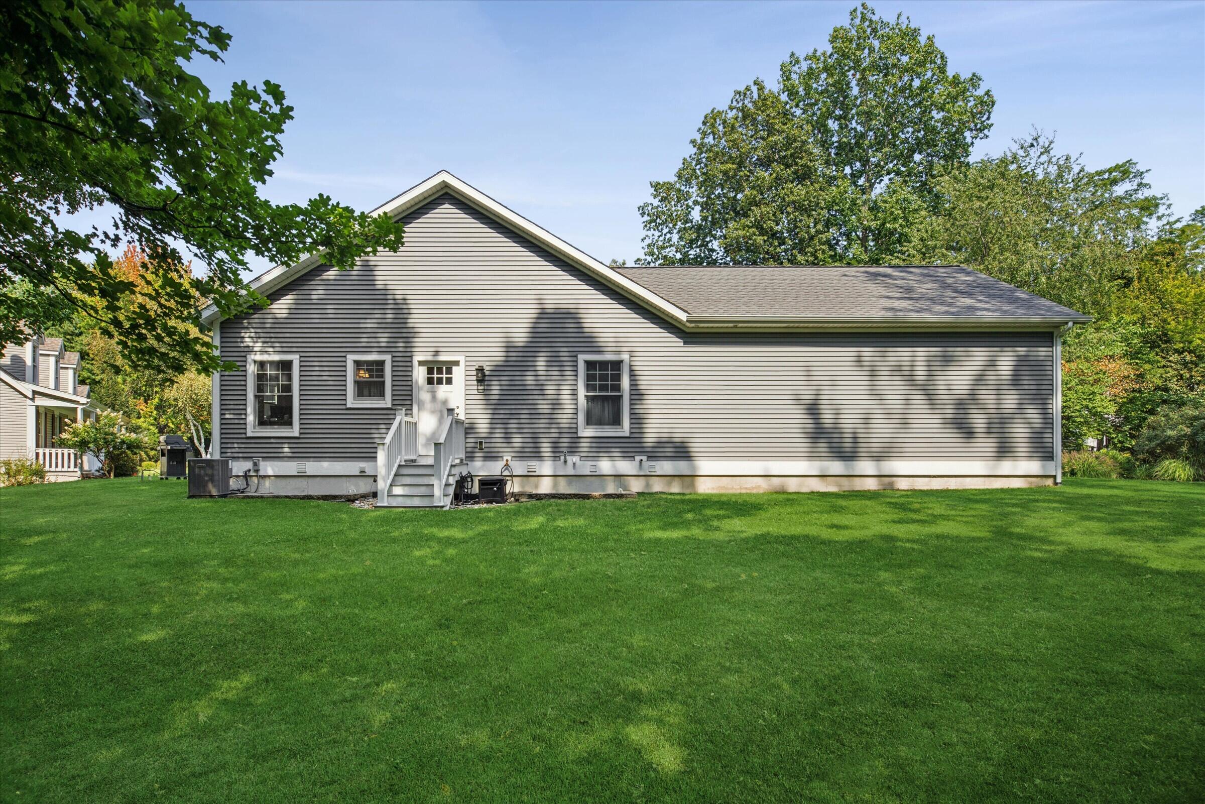 556 N Shore Drive 14