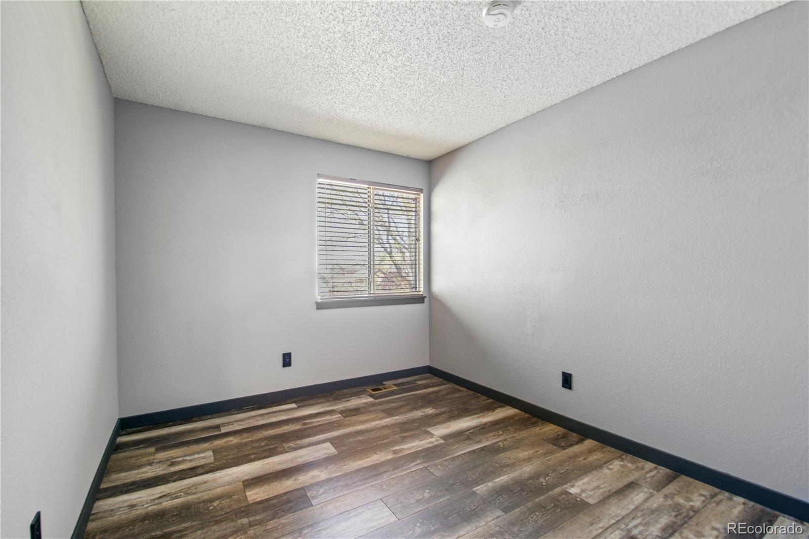 4860 E 120th Place