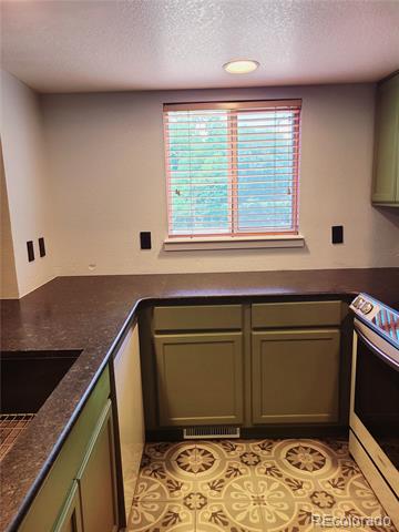 4860 E 120th Place