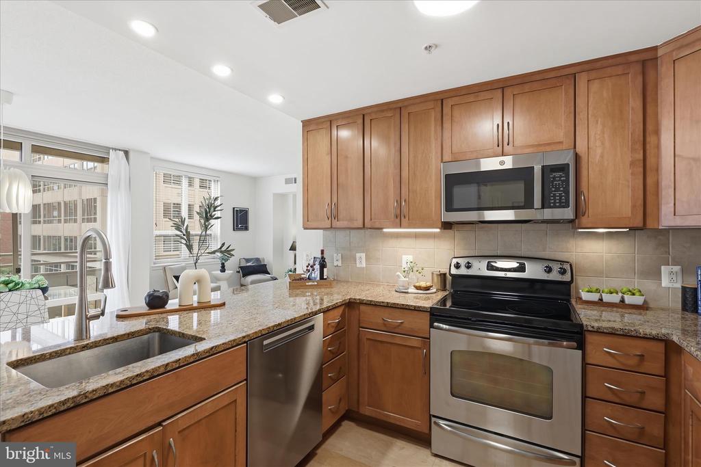 888 QUINCY STREET 510