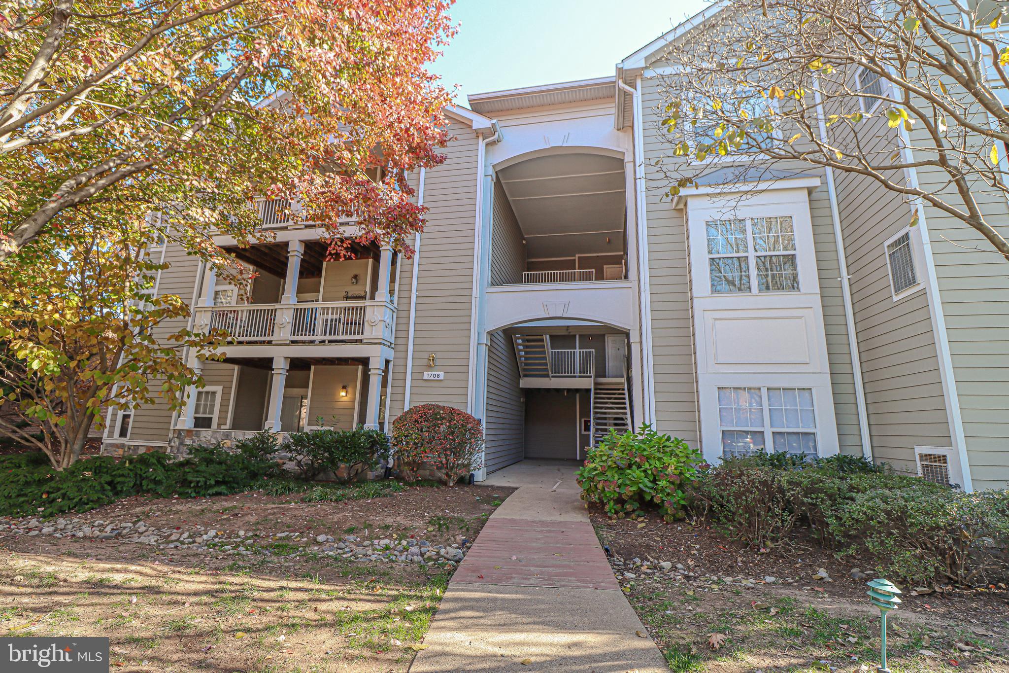 1708 LAKE SHORE CREST DR #13