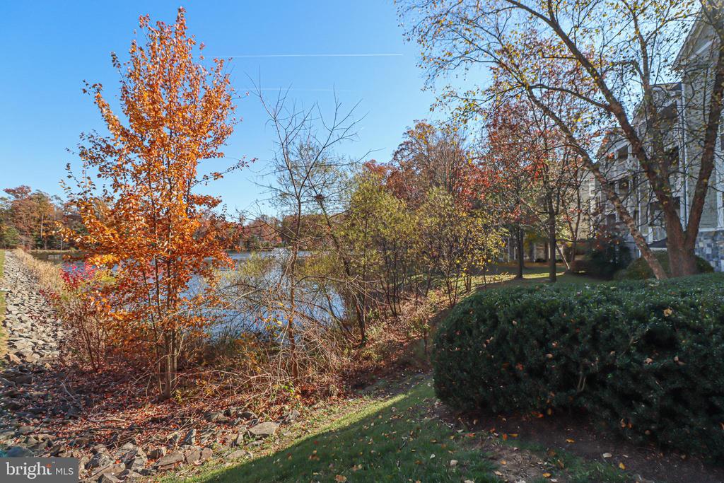 1708 LAKE SHORE CREST DR #13