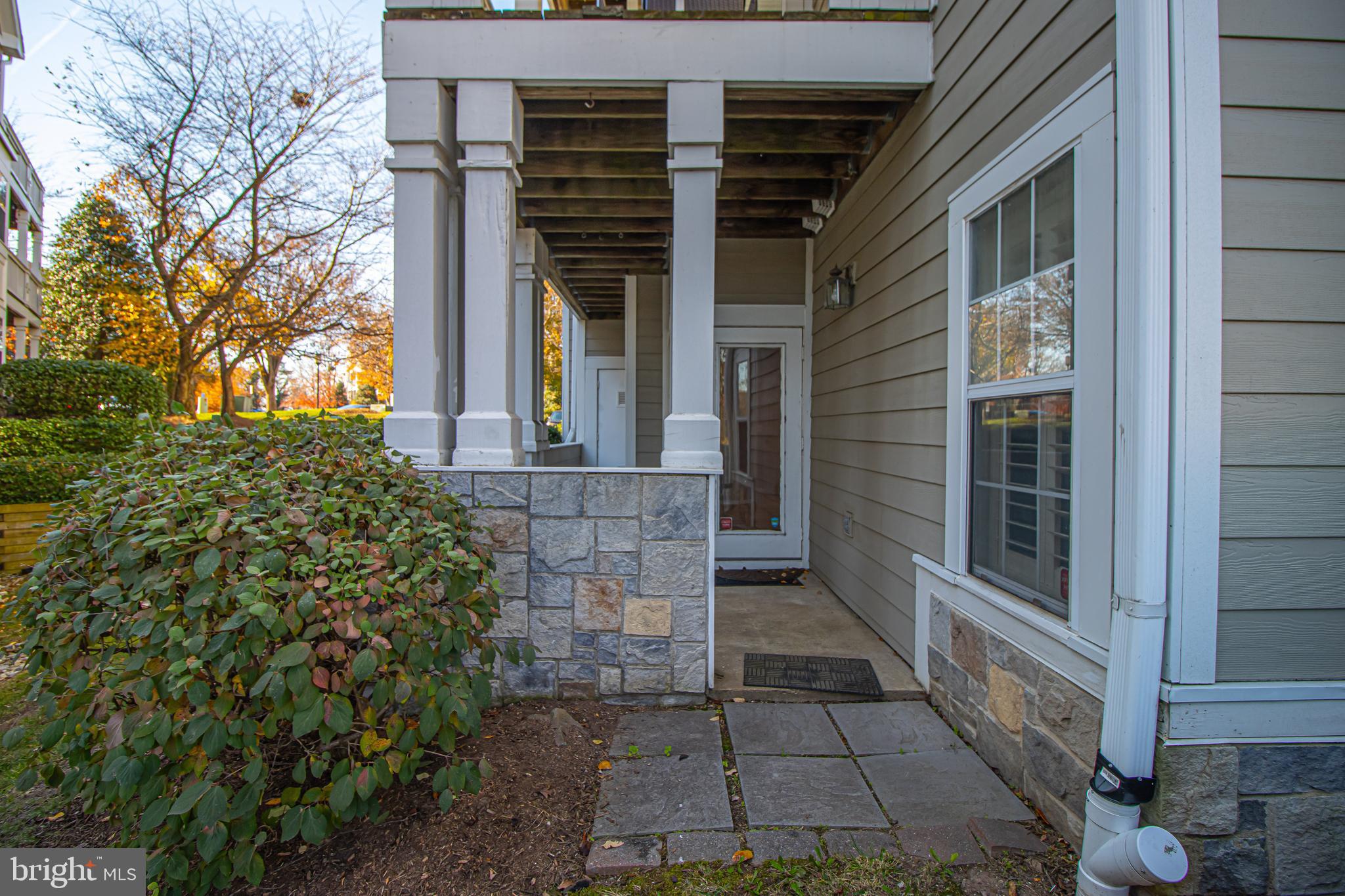 1708 LAKE SHORE CREST DR #13