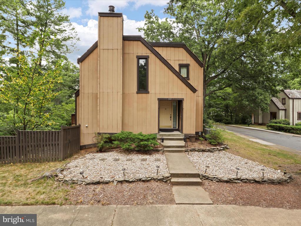 1509 FARSTA CT