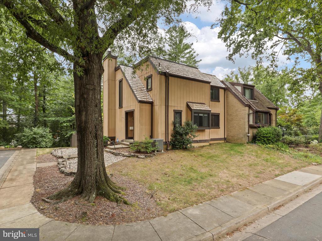 1509 FARSTA CT