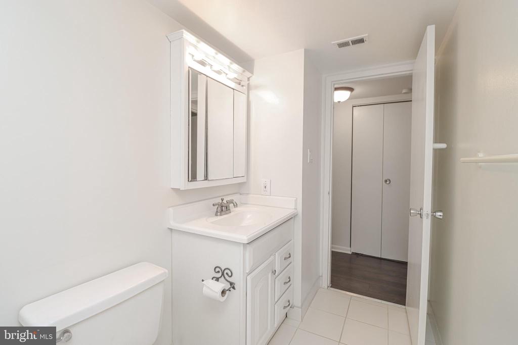 1558 NORTHGATE SQ #1558-11A