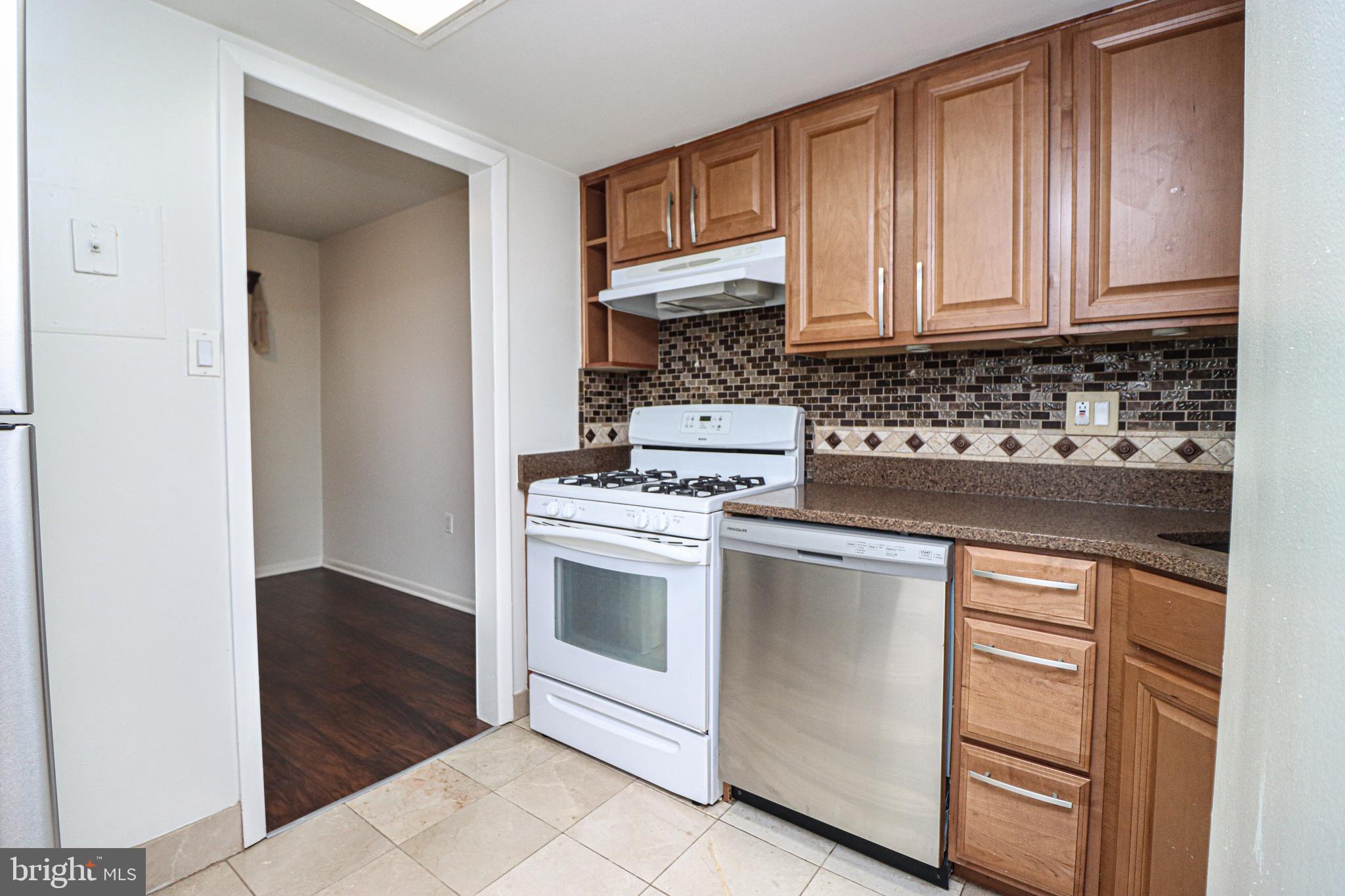 1558 NORTHGATE SQ #1558-11A