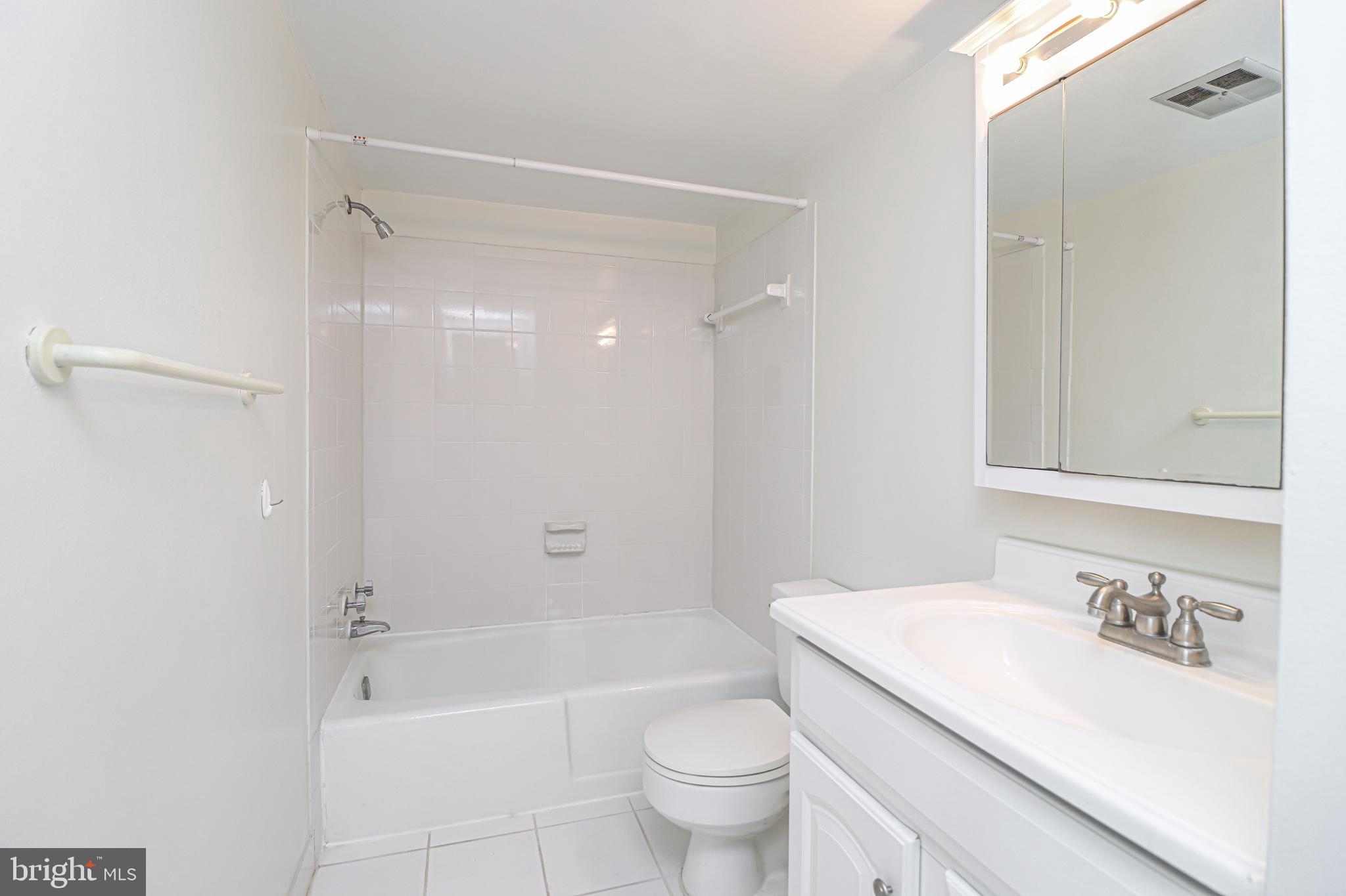 1558 NORTHGATE SQ #1558-11A