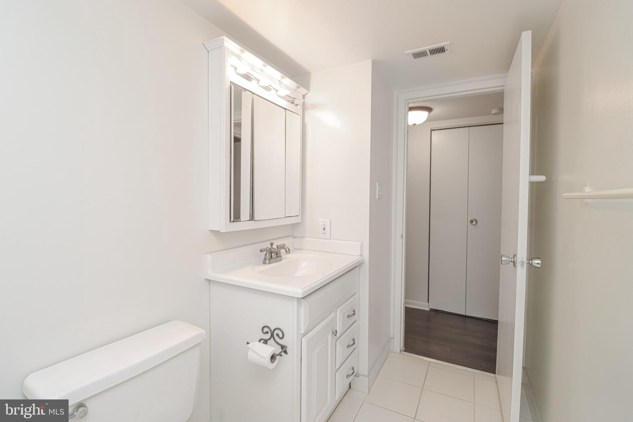 1558 NORTHGATE SQ #1558-11A