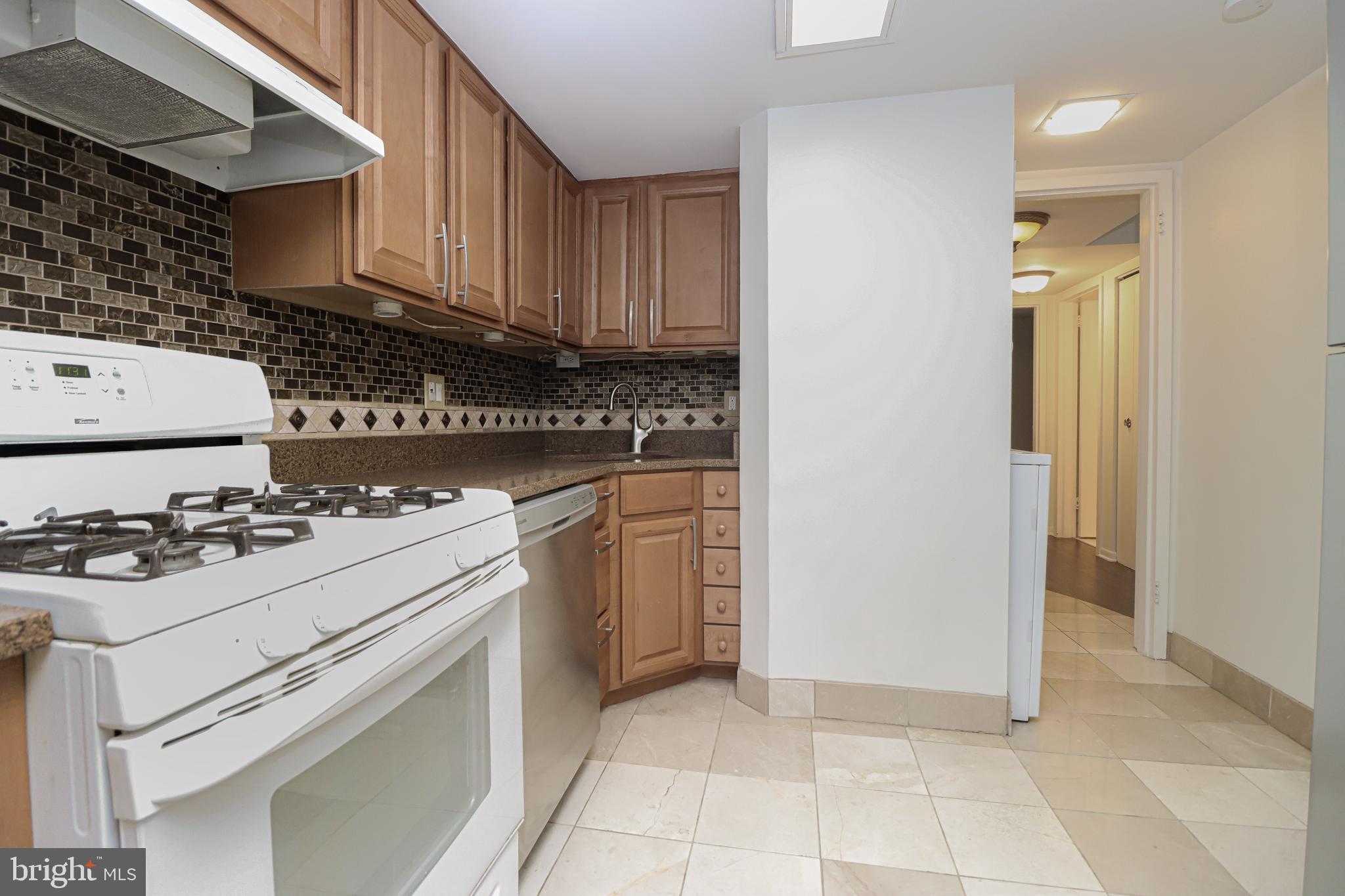 1558 NORTHGATE SQ #1558-11A