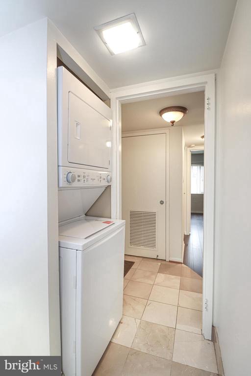 1558 NORTHGATE SQ #1558-11A