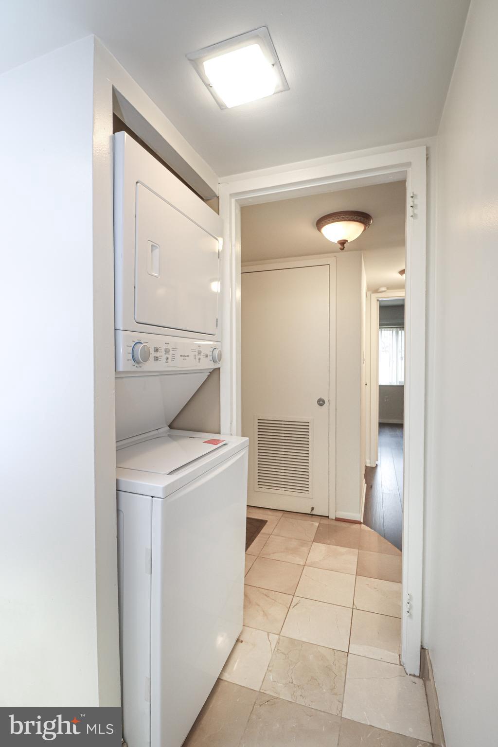 1558 NORTHGATE SQ #1558-11A