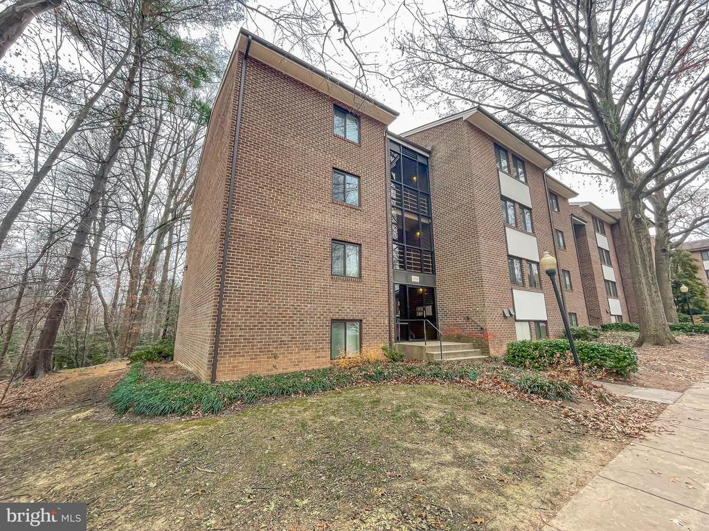 1558 NORTHGATE SQ #1558-11A