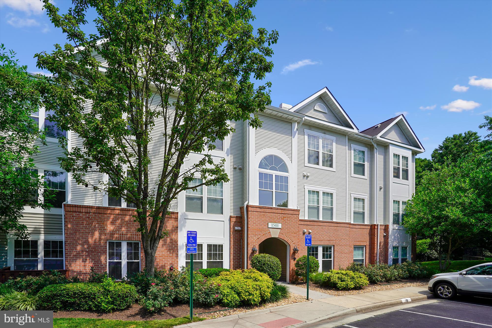 1501 NORTH POINT DR #101