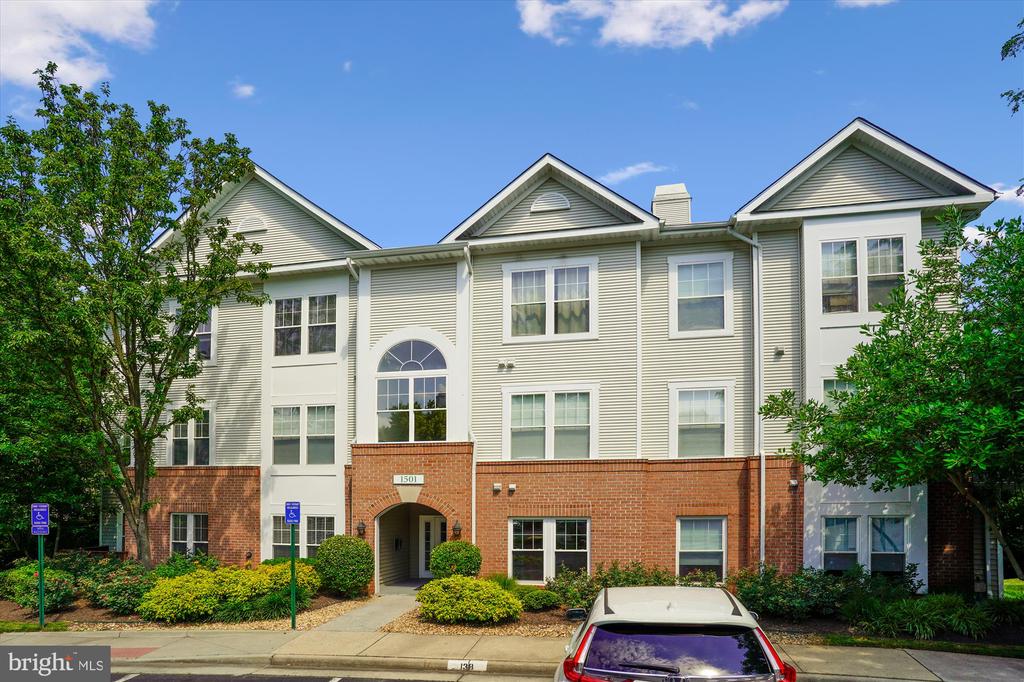 1501 NORTH POINT DR #101