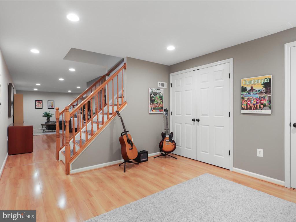 12033 Lake Newport Rd
