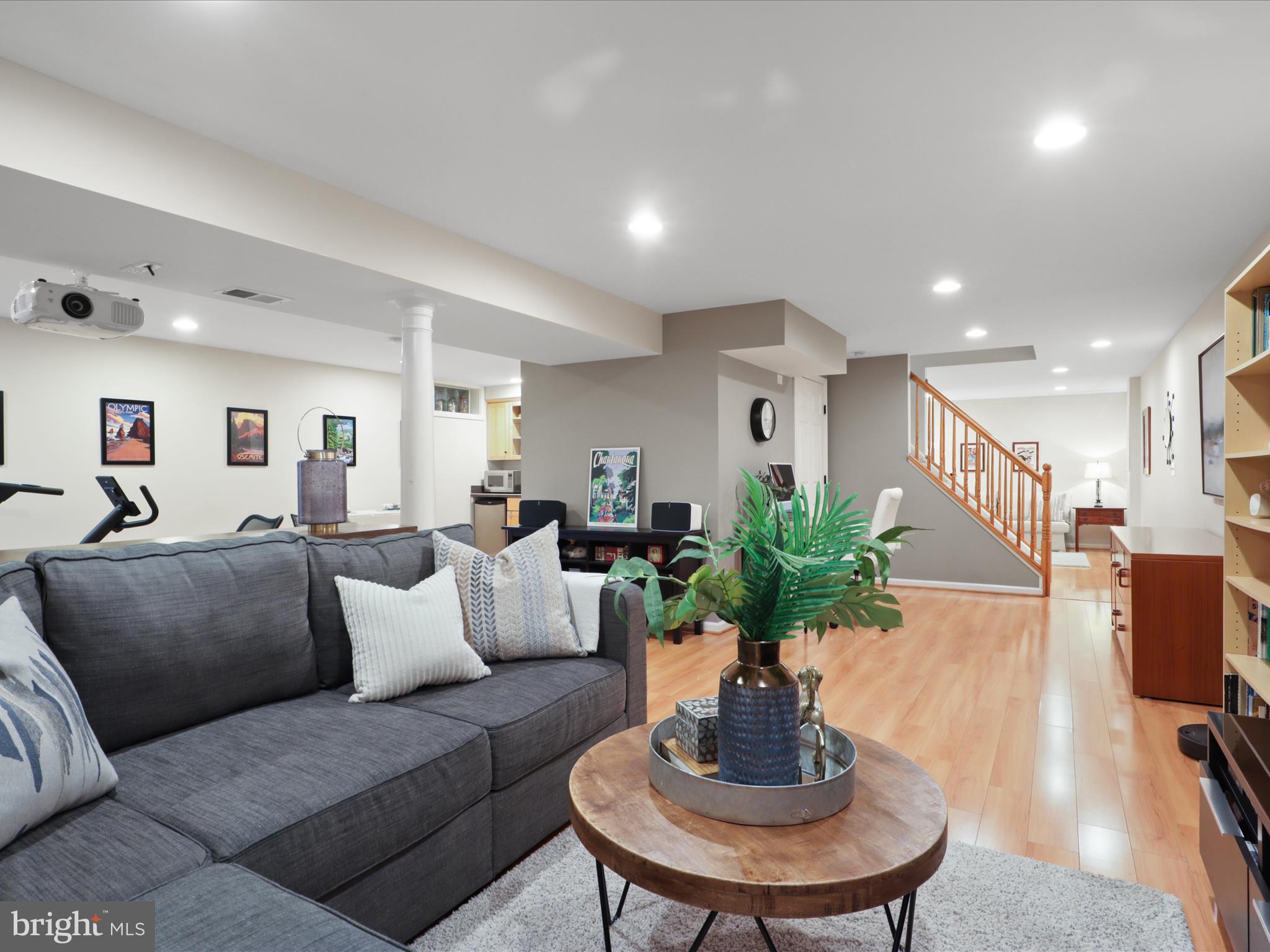 12033 Lake Newport Rd
