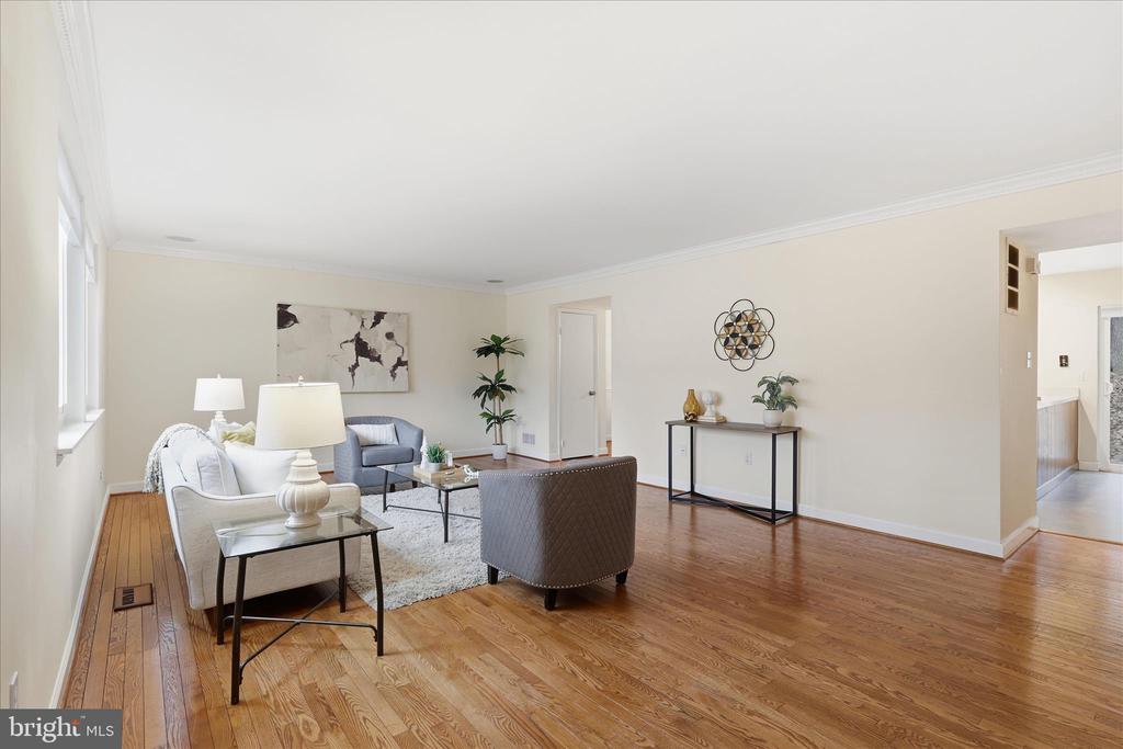 1432 GREENMONT COURT