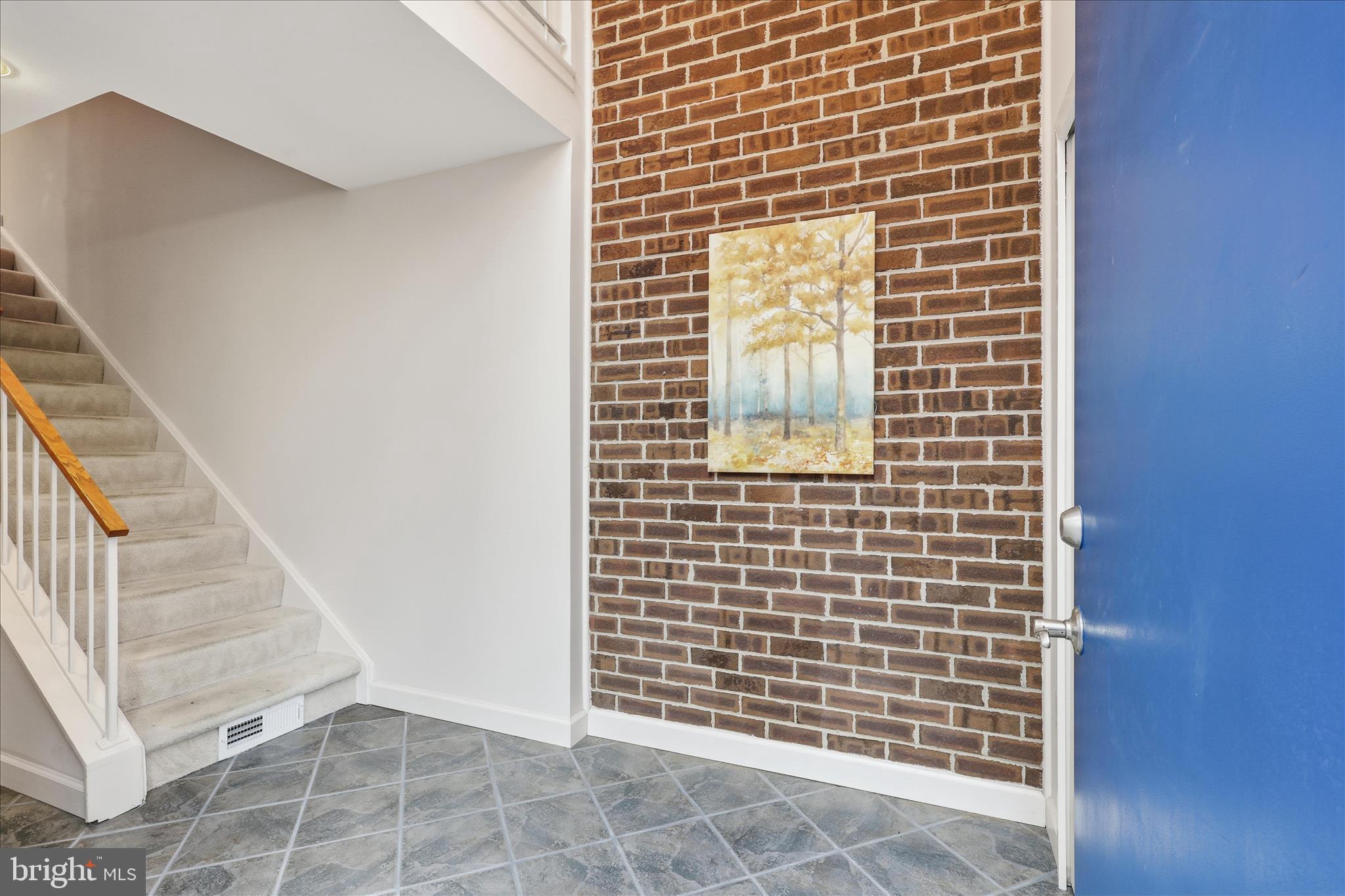 1432 GREENMONT COURT