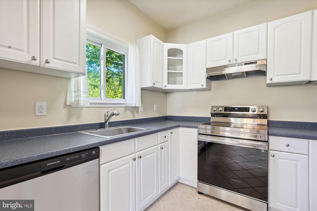 1963 VILLARIDGE DRIVE B 1963B