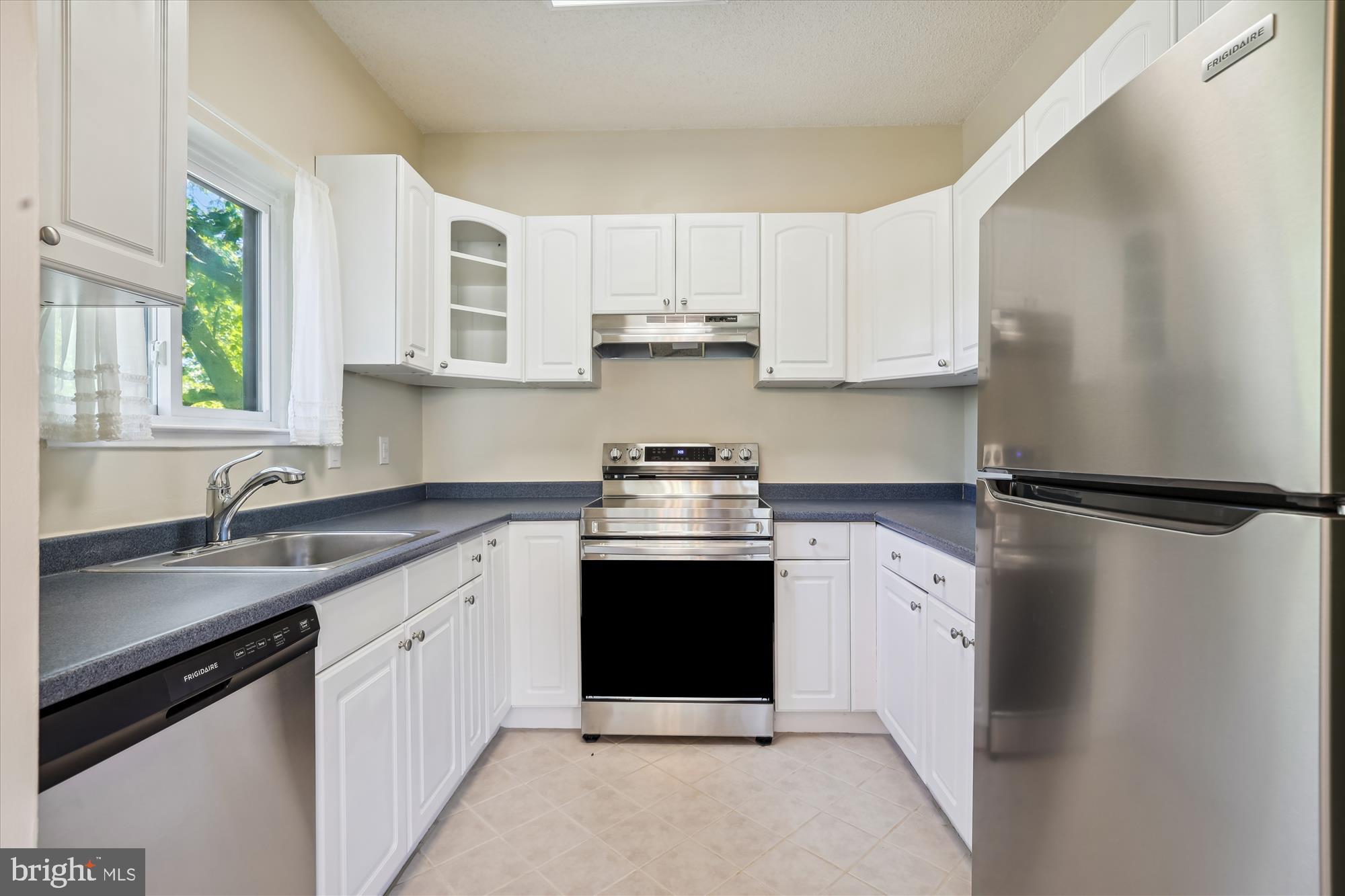 1963 VILLARIDGE DRIVE B 1963B