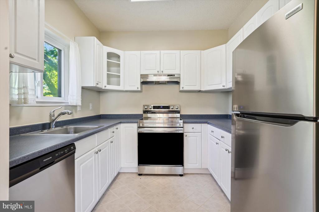 1963 VILLARIDGE DRIVE B 1963B